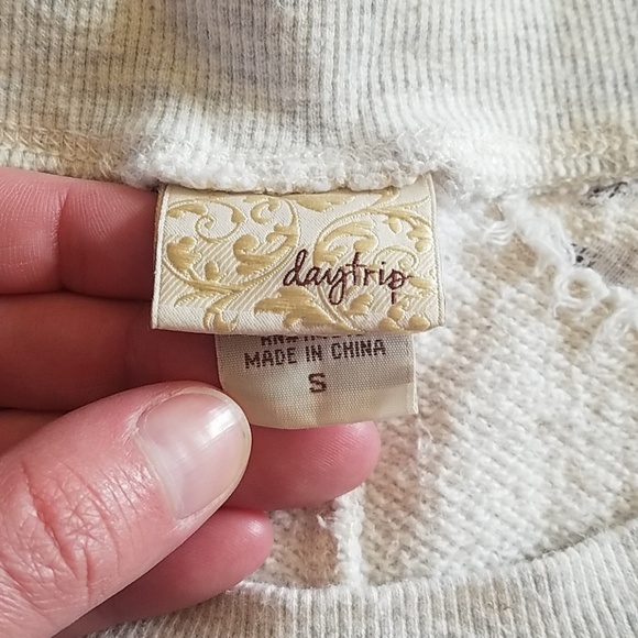 Daytrip Lace Crop sweatshirt - Picture 4 of 4